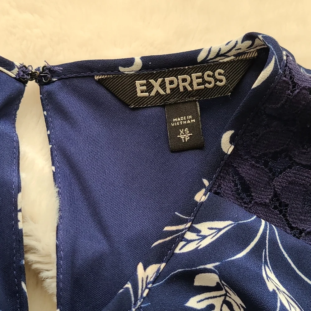 Express Blue and White Floral Long Sleeve Dress - Picture 6 of 8